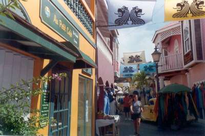 **6/4/2003**
St. Maarten, the Yoda guy is down this alley
