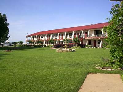 Hotel w/Lakeview