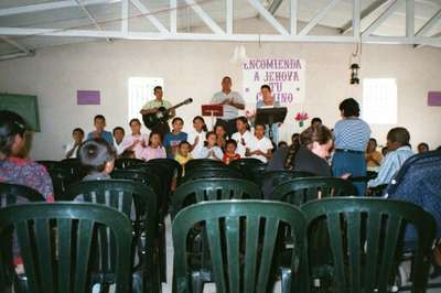 Worship at Escuapa (4/7/02)