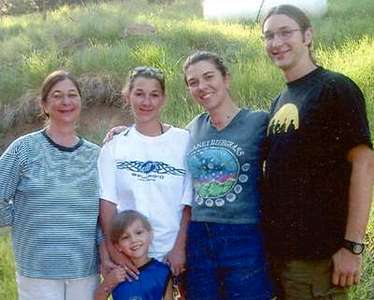 Oneea's Family (From left: Mom, Oneea, Niko, Nova, and Che)